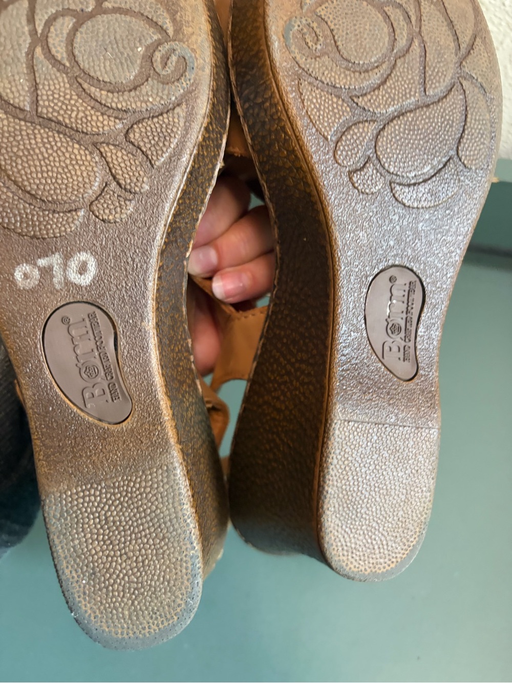 Born Leather ‘Ashley’ Tan Wedge Sandals - Picture 10 of 12